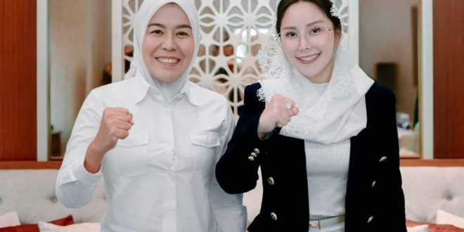 Fitrianti Agustinda dan Nandriani Octarina, Bakal Calon Wali Kota dan Wakil Wali Kota Palembang Periode 2024-2029. (BekisarMedia.id/Kemas Khoirul Mukhlis)