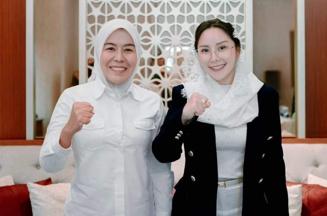 Fitrianti Agustinda dan Nandriani Octarina, Bakal Calon Wali Kota dan Wakil Wali Kota Palembang Periode 2024-2029. (BekisarMedia.id/Kemas Khoirul Mukhlis)