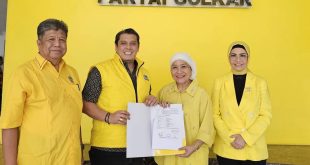 R.A. Anita Noeringhati mendampingi Pengurus DPP Partai Golkar, menyerahkan Surat Persetujuan Pencalonan Hj. Lucianty dan H. Syaparuddin sebagai Bupati dan Wakil Bupati Kabupaten Musi Banyuasin, di DPP Partai Golkar, Jakarta, hari Senin tanggal 27 Agustus 2024. (Bekisar Media / Edi Triono)