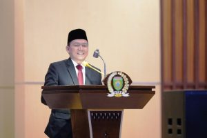 Pj. Gubernur Sumsel, Elen Setiadi, Memberikan Sambutan Pada Rapat Paripurna ke 86 dengan Agenda Penandatanganan Nota Kesepakatan dengan Pemerintah Provinsi Sumatera Selatan tentang Kebijakan Umum APBD (KUA) serta Prioritas dan Plapon Anggaran Sementara (PPAS) APBD Sumsel Tahun Anggaran 2025, pada hari Kamis tanggal 15 Agustus 2024, di Gedung DPRD Sumsel yang beralamat di Jalan POM IX, Kota Palembang. (Bekisar Media / Humas DPRD Sumsel)