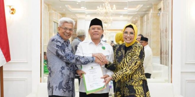 Mawardi Yahya dan R.A. Anita Noeringhati menerima dukungan dari Partai Persatuan Pembangunan untuk maju pada Pemilihan Gubernur Provinsi Sumatera Selatan tahun 2024. (Bekisar Media / Malik Syafei)