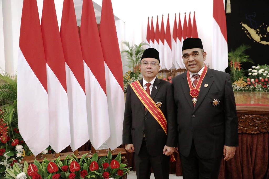 Dua kader Partai Gerakan Indonesia Raya, Sufmi Dasco Ahmad dan Ahmad Muzani, mendapatkan penghargaan tanda penghormatan dari Presiden Republik Indonesia, Joko Widodo, pada hari Rabu tanggal 14 Agustus 2024. (Bekisar Media / SMSI)