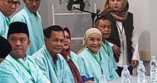 Hj. Lucianty dan H. Syaparuddin, Bakal Calon Bupati dan Calon Wakil Bupati Kabupaten Musi Banyuasin, sedang persiapan untuk melakukan pemeriksaan kesehatan di RSUP dr. Mohammad Hoesin Palembang, hari Jum'at tanggal 30 Agustus 2024. (Bekisar Media / Oyong Hairudin)