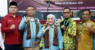 Bakal Calon Bupati dan Calon Wakil Bupati Kabupaten Musi Banyuasin, Hj. Lucianty dan H. Syaparuddin, foto bersama Ketua Partai Pengusung di Pemilihan Kepala Daerah Tahun 2024. (Bekisar Media / Eka Sahputra)