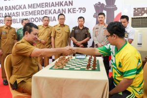 Asisten Administrasi umum Sekretariat Daerah (Setda) Muba, Safaruddin, membuka lomba catur yang digelar oleh Pemerintah Kabupaten (Pemkab) Musi Banyuasin (Muba) di Pendopoan Griya Bumi Serasan Sekate, pada hari Senin tanggal 12 Agustus 2024. (Bekisar Media / Eka Sahputra)