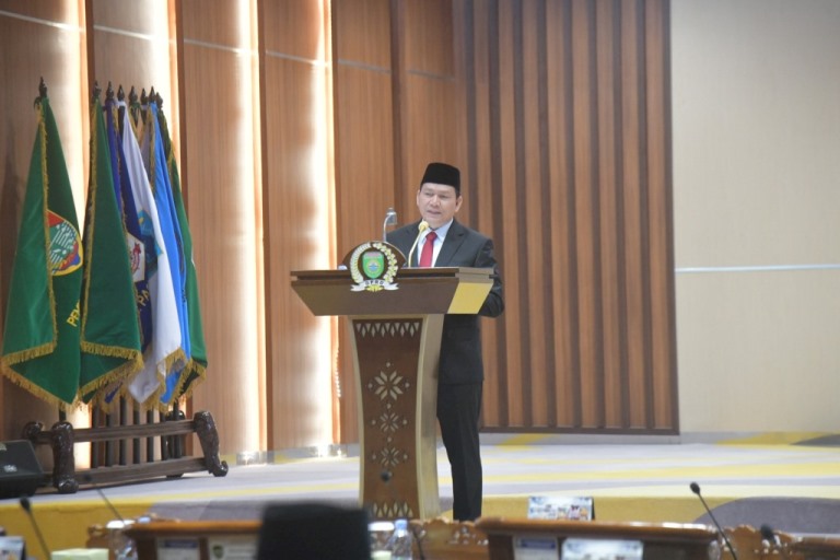 Pj. Gubernur Sumsel, Elen Setiadi, menyampaikan kata sambutan pada Rapat Paripurna ke 87 DPRD Sumsel tanggal 23 Agustus 2024 dengan Agenda Perubahan Kebijakan Umum Anggaran (KUA) dan Plafon Prioritas Anggaran Sementara (PPAS) Anggaran Pendapat dan Belanja Daerah (APBD) Tahun Anggaran (TA) 2024. (Bekisar Media / DPRD Sumsel)