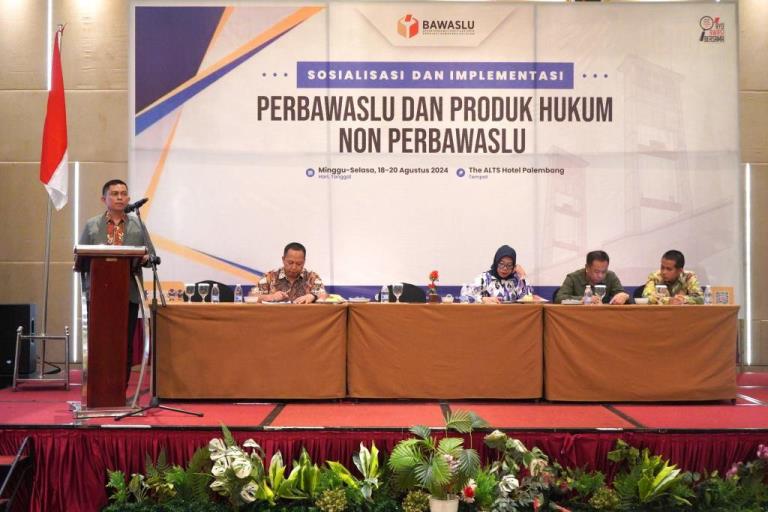 Ketua Badan Pengawas Pemilu (Bawaslu) Provinsi Sumatera Selatan (Sumsel), Kurniawan, membuka kegiatan Sosialisasi dan Implementasi Peraturan Bawaslu (Perbawaslu) dan Produk Hukum Non Bawaslu di The Alts Hotel Palembang, hari Minggu malam, tanggal 18 Agustus 2024. (Bekisar Media / Zainal)