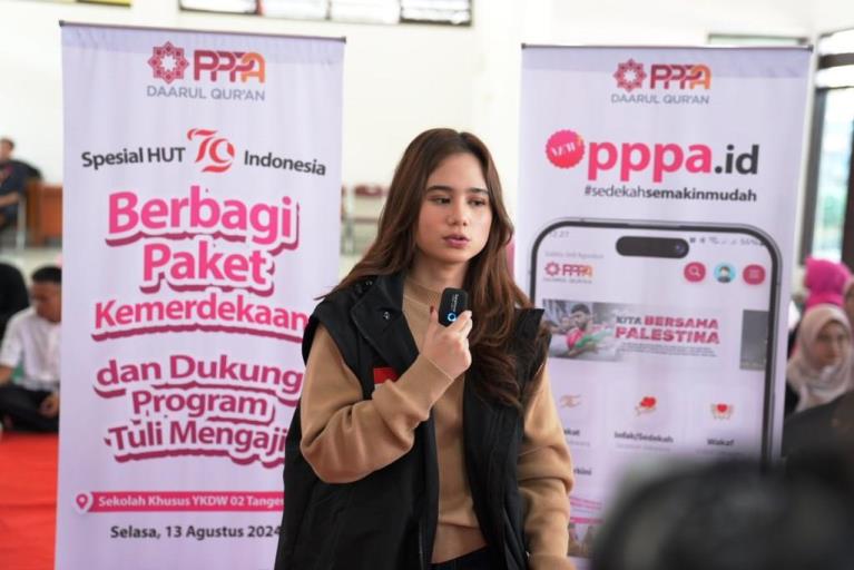 Tissa Biani mengisi acacara Berbagi Paket Kemerdekaan dan Dukung Program Tuli Mengaji Spesial HUT 79 Indonesia di Sekolah Khusus YKDW 02 Tangerang pada pertengahan Agustus 2024 lalu. (BekisarMedia.id/HO-Daarul Qur'an)