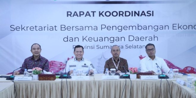 Penjabat (Pj.) Gubernur Provinsi Sumatera Selatan (Sumsel), Elen Setiadi, memimpin Rapat Koordinasi (Rakor) Sekretariat bersama pengembangan ekonomi dan keuangan daerah, dengan pokok bahasan Survei Sosial Ekonomi Nasional (SUSENAS) terkait penurunan kemiskinan dan pengendalian inflasi. (foto : Humas Pemprov Sumsel)