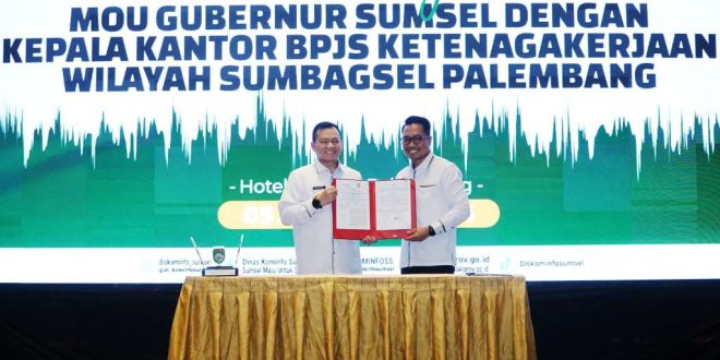 Pj. Gubernur Sumsel melaunching kegiatan perlindungan jaminan sosial ketenagakerjaan bagi pekebun kelapa sawit, yang mana sudah ada, sebanyak 19.023 peserta yang telah terdaftar ke BPJS ketenagakerjaan dari 120 kelembagaan yang ada di Sumsel, pada hari Kamis tanggal 5 September 2024. (foto : Humas Pemprov Sumsel)
