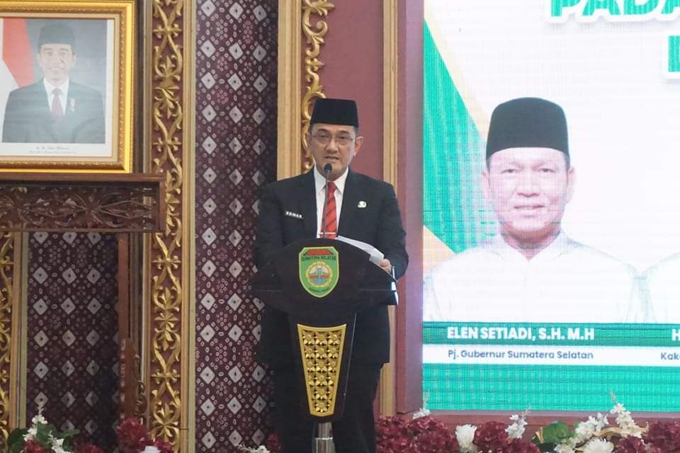 Sekretaris Daerah (Sekda) Provinsi Sumatera Selatan (Sumsel), Edward Candra, secara resmi melepas keberangkatan Kafilah Sumsel menuju Provinsi Kalimantan Timur (Kaltim) guna mengikuti Musabaqah Tilawatil Qur’an (MTQ) Tingkat Nasional XXX Tahun 2024, pada hari Jum'at tanggal 6 September 2024. (foto : Humas Pemprov Sumsel)