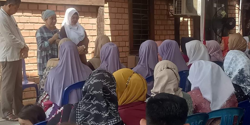 Bakal Calon Bupati (Cabup) dan Calon Wakil Bupati (Cawabup) Kabupaten Musi Banyuasin (Muba), Hj. Lucianty dan H. Syaparuddin, melakukan pertemuan dengan guru-guru Pendidikan Anak Usia Dini (PAUD) yang berada di Kecamatan Sekayu, hari Jum’at tanggal 13 September 2024. (BekisarMedia.id/Eka Sahputra)