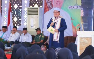 Penceramah Kondang, Ustadz Habib Gasim Abdullah Alkaff, menyampaikan ceramah pada Peringatan Maulid Nabi Muhammad yang digelar oleh Pemerintah Kabupaten Musi Banyuasin di Pendopoan Griya Bumi Serasan Sekate, hari Selasa tanggal 17 September 2024. (BekisarMedia.id/Eka sahputrA)