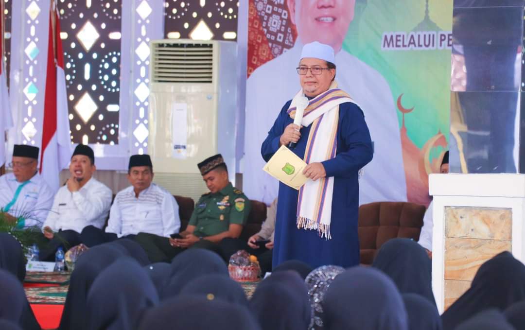 Penceramah Kondang, Ustadz Habib Gasim Abdullah Alkaff, menyampaikan ceramah pada Peringatan Maulid Nabi Muhammad yang digelar oleh Pemerintah Kabupaten Musi Banyuasin di Pendopoan Griya Bumi Serasan Sekate, hari Selasa tanggal 17 September 2024. (BekisarMedia.id/Eka sahputrA)
