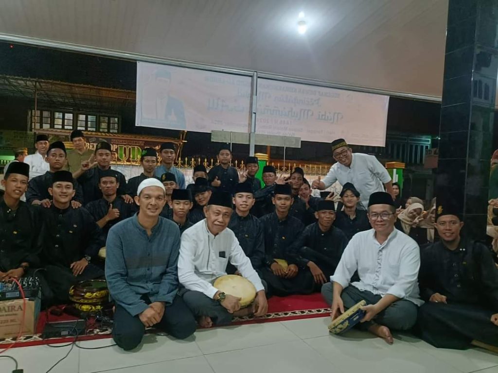 Bakal Calon Wakil Bupati (Cawabup) Kabupaten Musi Banyuasin (Muba), H. Syaparuddin, menghadiri acara Maulid Nabi Muhammad yang digelar di Masjid Al Abror, hari Selasa tanggal 17 September 2024. (bekisarmedia.id/eka Sahputra)