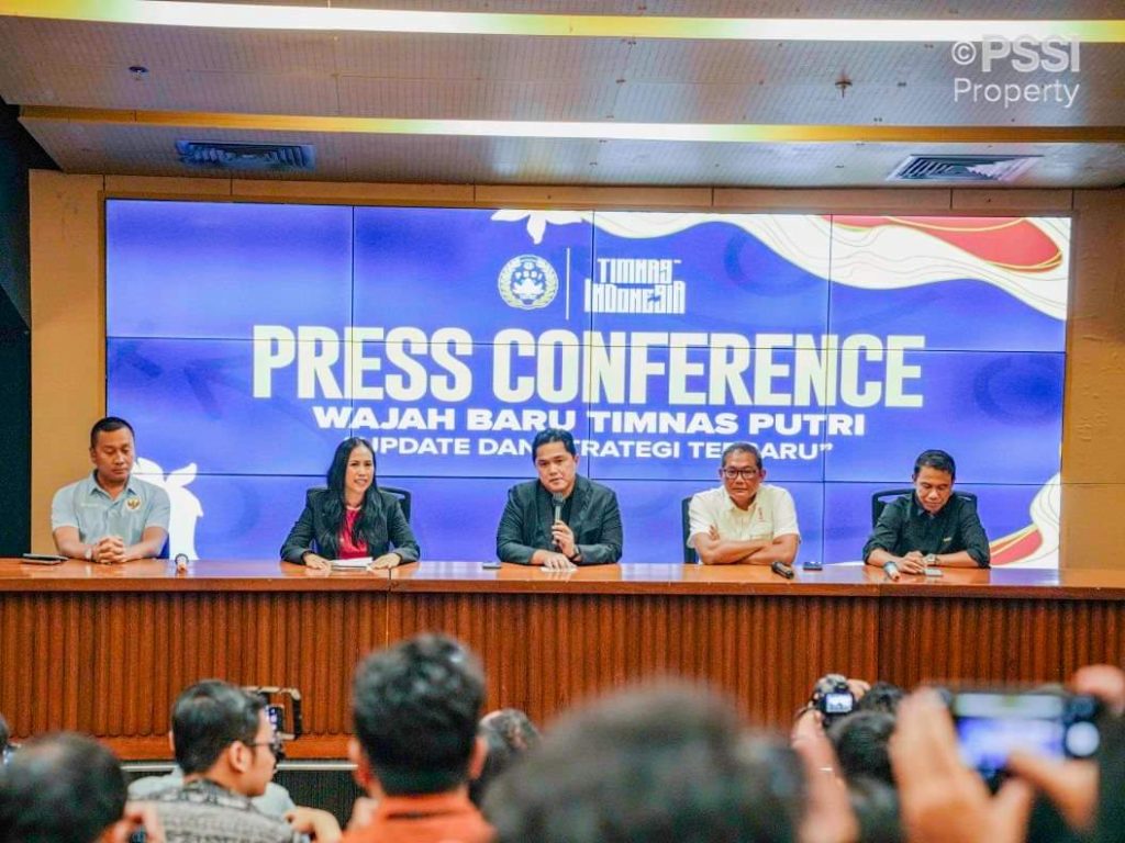 Erick Thohir saat jumpa pers di ruang press conference Stadion Utama GBK, Senayan, pada hari Sabtu, tanggal 21 September 2024. (foto : pssi.org)