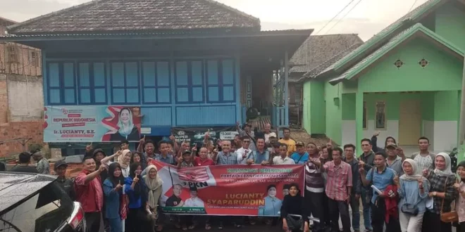 Puluhan kader dan simpatisan Partai Kebangkitan Nusantara (PKN) dari berbagai desa di Kecamatan Lais, menggelar rapat konsolidasi di Desa Teluk Kijing, pada hari Selasa, tanggal 24 September 2024. (BekisarMedia.id/Eka Sahputra)