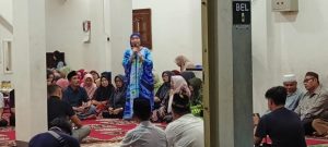 Bakal Calon Bupati (Cabup) Kabupaten Musi Banyuasin (Muba), Hj. Lucianty, kembali menghadiri acara undangan syukuran atas terpilihnya Suito sebagai Anggota Dewan Perwakilan Rakyat Daerah (DPRD) Kabupaten Muba dari Partai Kebangkitan Nusantara (PKN) dan silaturahmi dengan warga Dusun 3, Desa Kasmaran, Kecamatan Babat Toman, hari Jum’at tanggal 13 September 2024. (BekisarMedia.id/Eka Sahputra)