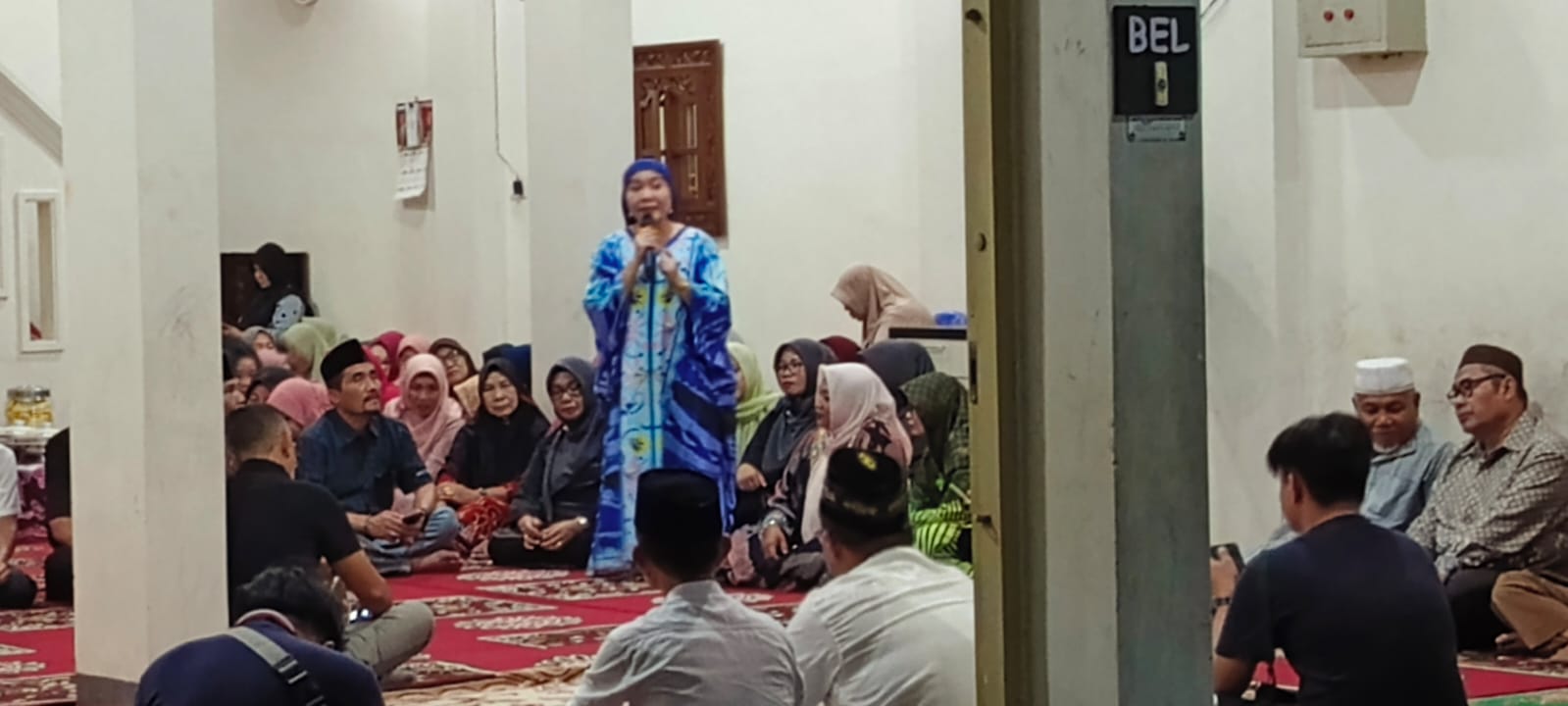 Bakal Calon Bupati (Cabup) Kabupaten Musi Banyuasin (Muba), Hj. Lucianty, kembali menghadiri acara undangan syukuran atas terpilihnya Suito sebagai Anggota Dewan Perwakilan Rakyat Daerah (DPRD) Kabupaten Muba dari Partai Kebangkitan Nusantara (PKN) dan silaturahmi dengan warga Dusun 3, Desa Kasmaran, Kecamatan Babat Toman, hari Jum’at tanggal 13 September 2024. (BekisarMedia.id/Eka Sahputra)