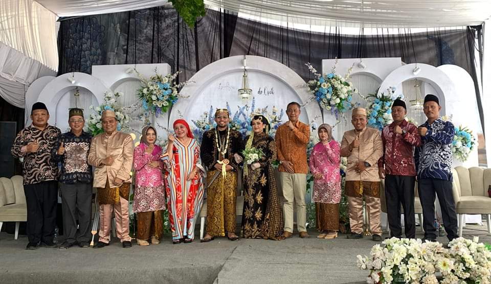 Hj. Lucianty Hadiri Resepsi Pernikahan dr. Ara dan dr. Taufik di Desa Bero Jaya Timur