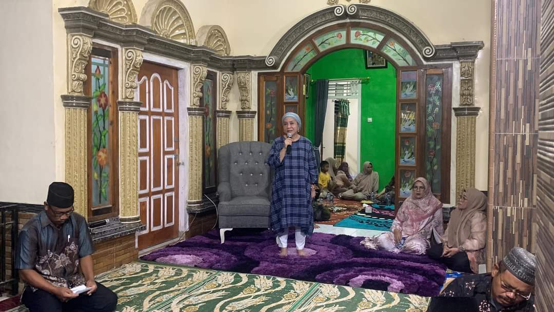 Hj. Lucianty Bermalam di Rumah Warga, Lahap Makan Tempe Goreng, Ikan Asin, dan Sambal Terasi