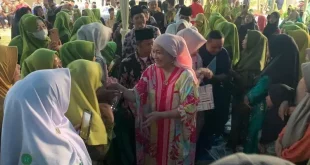 Bakal Calon Bupati (Cabup) Kabupaten Musi Banyuasin (Muba), Hj. Lucianty menghadiri tiga rangkaian kegiatan Pengurus Cabang (PC) Muslimat dan Fatayat Nahdlatul Ulama (NU) Kabupaten Muba di Kecamatan Tungkal Jaya sekaligus, pada hari Senin tanggal 9 September 2024, di Desa Margo Mulyo. (BekisarMedia.id/Eka Sahputra)