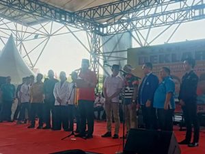 Ketua Dewan Pimpinan Cabang (DPC) Partai Demokrasi Indonesia (PDI) Perjuangan Kabupaten Musi Banyuasin (Muba), Beni Hernedi, ditunjuk menjadi Panglima Perang Hj. Lucianty dan H. Syaparuddin pada Pemilihan Kepala Daerah (Pilkada) tahun 2024 sebagai Bakal Calon Bupati (Cabup) dan Calon Wakil Bupati (Cawabup) Kabupaten Muba periode 2025-2030. (BekisarMedia.id/Eka Sahputra)
