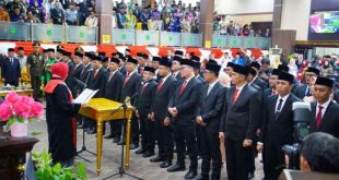 Ketua Pengadilan Negeri Sekayu Kelas IB, Silvi Ariani, mengambil sumpah dan janji dari Anggota DPRD Kabupaten Muba periode 2024-2029 yang dilantik pada hari Rabu tanggal 11 September 2024. (BekisarMedia.id/Eka Sahputra)