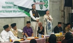 Calon Bupati dan Calon Wakil Bupati Kabupaten Musi Banyuasin, Hj. Lucianty dan H. Syaparuddin, menghadiri peringatan acara Maulid Nabi Muhammad SAW tahun 1.446 Hijriah di Gedung PKDP Kecamatan Sungai Lilin, hari Minggu sore, tanggal 29 September 2024. (BekisarMedia.id/Eka Sahputra)