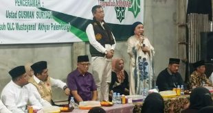 Calon Bupati dan Calon Wakil Bupati Kabupaten Musi Banyuasin, Hj. Lucianty dan H. Syaparuddin, menghadiri peringatan acara Maulid Nabi Muhammad SAW tahun 1.446 Hijriah di Gedung PKDP Kecamatan Sungai Lilin, hari Minggu sore, tanggal 29 September 2024. (BekisarMedia.id/Eka Sahputra)