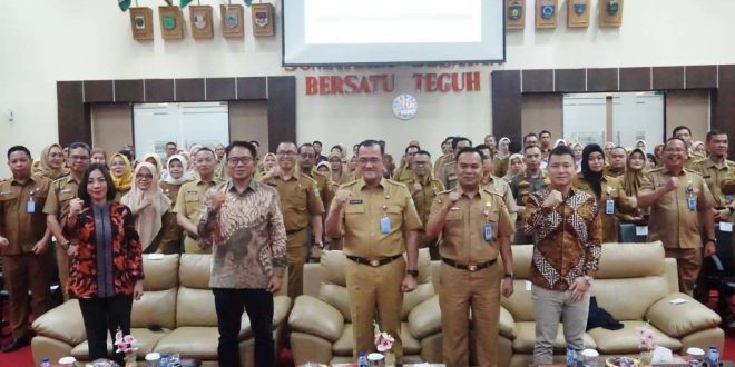 Edward Candra saat menghadiri dan membuka acara sosialisasi PT. TASPEN Group di lingkungan Pemerintah Provinsi (Pemprov) Sumsel di Auditorium Bina Praja, Kota Palembang, pada hari Senin tanggal 30 September 2024. (foto : Humas Pemprov Sumsel)