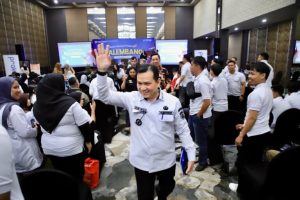 Penjabat (Pj.) Gubernur Provinsi Sumatera Selatan (Sumsel), Elen Setiadi, menghadiri Temu Alumni Prakerja Palembang yang diselenggarakan oleh Manajemen Pelaksana Program Kartu Kerja Kementerian Koordinator (Kemenko) Bidang Perekonomian Republik Indonesia, di Ballroom Hotel Harper Palembang, pada hari Kamis tanggal 26 September 2024. (foto : Humas Pemprov Sumsel)