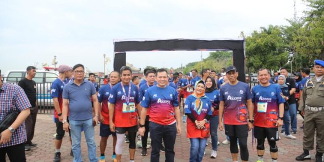 enjabat (Pj.) Gubernur Provinsi Sumatera Selatan (Sumsel), Elen Setiadi, menghadiri Closing of 30 Days Running Challenge and 5 th Anniversary Rail Runners Indonesia di Pelataran Benteng Kuto Besak (BKB), Palembang, hari Sabtu pagi, tanggal 14 September 2024. (foto : Humas Pemprov Sumsel)