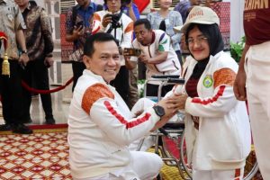 Penjabat (Pj.) Gubernur Provinsi Sumatera Selatan (Sumsel), Elen Setiadi, melepas secara resmi kontingen Pekan Paralympic Nasional (PEPARNAS) Sumsel yang akan berlaga PEPARNAS XVII di Solo, Jawa Tengah, pada hari Jum'at tanggal 27 September 2024 di Griya Agung, Palembang. (foto : Humas Pemprov Sumsel)