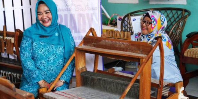 Penjabat (Pj.) Ketua Tim Penggerak (TP) Pemberdayaan Kesejahteraan Keluarga (PKK) Provinsi Sumatera Selatan (Sumsel), Melza Elen Setiadi, melakukan Kunjungan Kerja (Kunker) dalam rangka pembinaan 10 program pokok PKK di Kota Prabumulih. (foto : Humas Pemprov Sumsel)