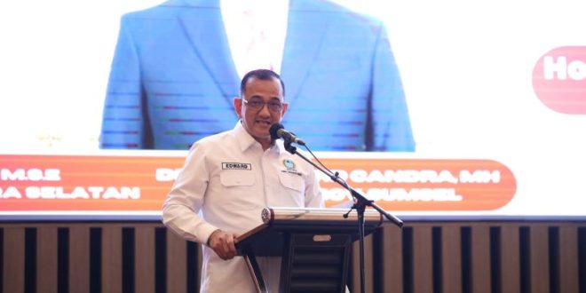 Sekretaris Daerah (Sekda) Sumsel, Edward Candra, saat membuka Rapat Koordinasi (Rakor) Forsedasi Komwil Sumsel pada hari Selasa, tanggal 29 Oktober 2024. (BekisarMedia.id/Oyong)