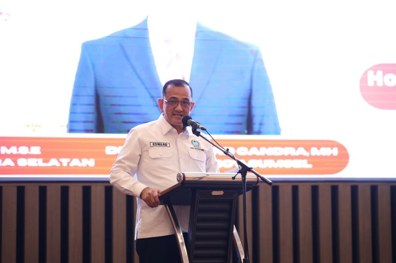 Sekretaris Daerah (Sekda) Sumsel, Edward Candra, saat membuka Rapat Koordinasi (Rakor) Forsedasi Komwil Sumsel pada hari Selasa, tanggal 29 Oktober 2024. (BekisarMedia.id/Oyong)
