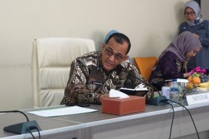 Sekretaris Daerah (Sekda) Provinsi Sumatera Selatan (Sumsel), Edward Candra, menjadi mentor pada seminar Rancangan Proyek Perubahan Pelatihan Kepemimpinan Nasional (PKN) Tingkat II Angkatan XXXVII Tahun 2024, di Badan Pengembangan Sumber Daya Manusia Daerah (BPSDMD) Sumsel, pada hari Jum'at, tanggal 11 Oktober 2024. (foto : Humas Pemprov Sumsel)