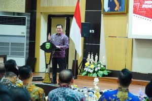 Pj. Gubernur Provinsi Sumatera Selatan, Elen Setiadi, menghadiri langsung rapat peningkatan pemahaman numerasi menggunakan metode Gampang, Asyik, dan Menyenangkan (GASING) pada Satuan Pendidikan Dasar dan Menengah di Auditorium Bina Praja Pemerintah Provinsi (Pemprov) Sumatera Selatan (Sumsel), pada hari Jum'at, tanggal 11 Oktober 2024. (foto : Humas Pemprov Sumsel)