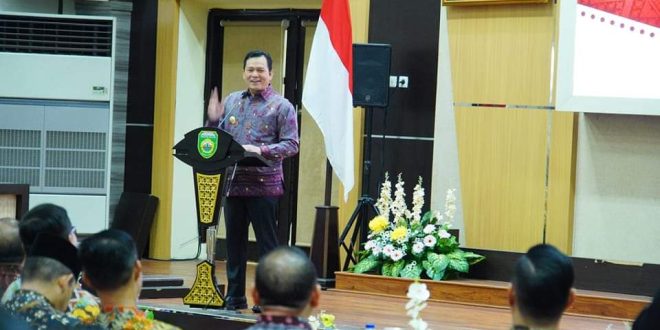 Pj. Gubernur Provinsi Sumatera Selatan, Elen Setiadi, menghadiri langsung rapat peningkatan pemahaman numerasi menggunakan metode Gampang, Asyik, dan Menyenangkan (GASING) pada Satuan Pendidikan Dasar dan Menengah di Auditorium Bina Praja Pemerintah Provinsi (Pemprov) Sumatera Selatan (Sumsel), pada hari Jum'at, tanggal 11 Oktober 2024. (foto : Humas Pemprov Sumsel)