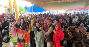 Calon Bupati dan Wakil Bupati Kabupaten Musi Banyuasin Nomor Urut 1, Hj. Lucianty dan H. Syaparuddin, melakukan pertemuan dengan Warga Kecamatan Batang Hari Leko, hari Sabtu, tanggal 12 Oktober 2024. (foto : Eka Sahputra)