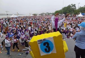Suasana Senam Massal dan Deklarasi Relawan Ungu di pelataran Benteng Kuto Besak (BKB) Palembang, hari Sabtu, tanggal 12 Oktober 2024. (foto : Angga Putra)