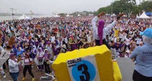 Suasana Senam Massal dan Deklarasi Relawan Ungu di pelataran Benteng Kuto Besak (BKB) Palembang, hari Sabtu, tanggal 12 Oktober 2024. (foto : Angga Putra)