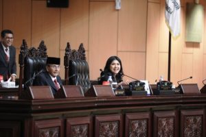 Ismeth Abdullah dan Larasati Moriska, Pimpinan Sementara Sidang Paripurna I Dewan Perwakilan Daerah Republik Indonesia, hari Selasa, tanggal 01 Oktober 2024. (foto : Humas DPD RI)
