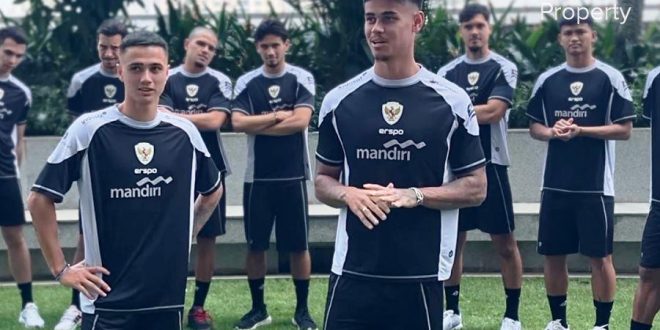 Mees Hilgers dan Eliano Reijnders saat menjalani latihan bersama pemain Timnas Indonesia yang lainnya. (foto : pssi.org)