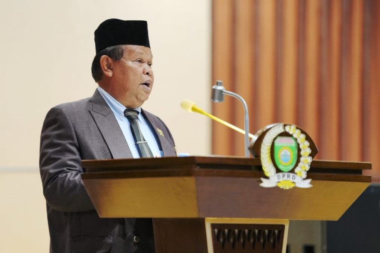 Juru Bicara Fraksi Partai Kebangkitan Bangsa, Meri, memberikan Pandangan Umum terhadap Rancangan Peraturan Daerah (Raperda) Pertanggungjawaban Pelaksanaan Anggaran Pendapatan dan Belanja Daerah (APBD) Sumsel Tahun Anggaran 2025. (foto : Humas DPRD Sumsel)