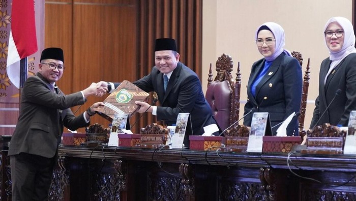 Badan Anggaran Dewan Perwakilan Rakyat Daerah Provinsi Sumatera Selatan, Mgs. Syaiful Padli, pada Rapat Paripurna XC (90) Dewan Perwakilan Rakyat Daerah (DPRD) Sumsel dengan agenda Penyampaian Pendapat Akhir Penjabat Gubernur Sumsel Terhadap Rancangan Peraturan Daerah (Raperda) Tentang APBD Provinsi Sumsel Tahun Anggaran (TA) 2025, di Ruang Rapat Paripurna DPRD Sumsel, Jalan POM IX, Kota Palembang, hari Jum’at, tanggal 13 September 2024. (foto : Humas DPRD Sumsel)