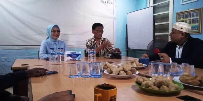 Calon Wakil Gubernur (Cawagub) Provinsi Sumatera Selatan (Sumsel), R.A. Anita noeringhati, melakukan kunjungan ke kantor Persatuan Wartawan Indonesia (PWI) Sumsel yang beralamat di Jalan Supeno No. 11, Kota Palembang, hari Selasa, tanggal 1 Oktober 2024. (BekisarMedia.id/Oyong)