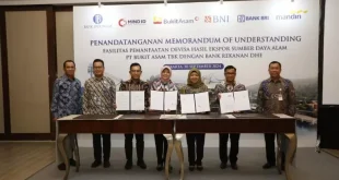 PT. Bukit Asam Tbk (PTBA) melakukan penandatanganan Nota Kesepahaman (Memorandum of Understanding/MoU) Fasilitas Pemanfaatan Devisa Hasil Ekspor Sumber Daya Alam (DHE SDA) dengan 3 bank rekanan, yaitu PT. Bank Negara Indonesia (Persero) Tbk (BNI), PT. Bank Rakyat Indonesia (Persero) Tbk (BRI), dan PT. Bank Mandiri (Persero) Tbk. (foto : Humas PT. Bukit Asam)