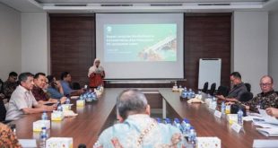 Sekretaris Daerah (Sekda) Kabupaten Muba, H. Apriyadi Mahmud, saat Rapat Koordinasi Lanjutan Terkait Pembahasan Penyelesaian Masalah Jembatan (P6) Kecamatan Lalan di Jakarta, pada hari Rabu, tanggal 2 Oktober 2024. (foto : Dinkominfo Muba)